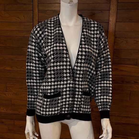 Tradition Sweaters - Stylish Black and White Houndstooth Cardigan